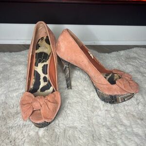 Elegant Jessica Simpson Peach Bow Heels
